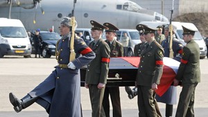 Zahraniční štátnici rušia účasť na Kaczyńského pohrebe