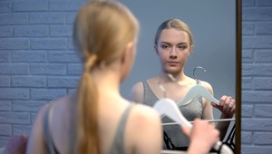 Máte plný šatník, ale večne nemáte čo na seba? Tieto užitočné triky vás zachránia!