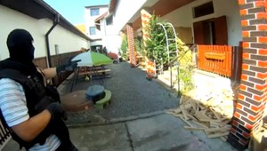 Protidrogová razia v reštaurácii. Prevádzkar Matúš (26) skončil za mrežami