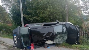 Polícia obvinila vodiča, ktorý v Čadci na chodníku zrazil matku s deťmi