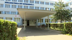 Riaditelia mnohých škôl riešia vážny problém. Na začiatku školského roka im chýbajú učitelia