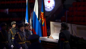 V Moskve sa svet rozlúčil s legendárnym Tichonovom (†84)