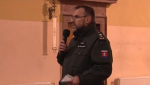 Kázeň v uniforme. V kostole k ľuďom prehovoril policajt