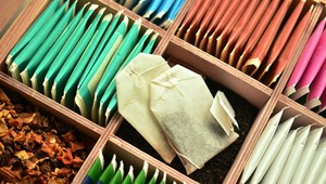 Pijete vrecúškový čaj? V tom prípade vypijete miliardy mikroplastov