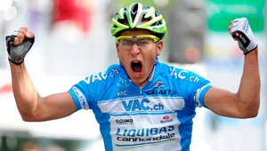 Sagana by viac potešila fľaška sektu, ako kytica...