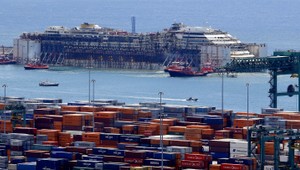 Kapitán Costy Concordie prednášal na univerzite o zvládaní paniky