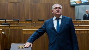 Michelko nechce potvrdiť, že citoval z knihy, ktorú zrejme sám vydal. Autor nemusí mať súdnosť, viní ďalej komisiu FPU