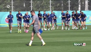 Slováci pred štartom s negatívnymi testami, Hamšík pripravený nastúpiť