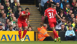 Liverpool vyhral v Norwichi. Aj so Škrtelom mieri za titulom