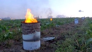 Rušná noc ovocinárov. V Dvoroch nad Žitavou miešal studený vzduch vrtuľník