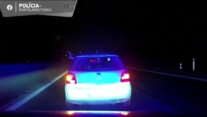 Tínedžer hľadaný v dvoch krajinách po nezaplatení na pumpe unikal pred políciou