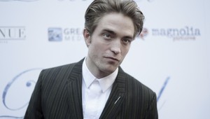 Robert Pattinson randí s bývalkou Bradleyho Coopera