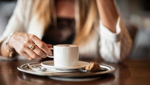 Káva zmenšuje ženám prsia: Tvrdí najnovší výskum