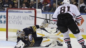 Hossa rozhodol dvomi gólmi o triumfe Chicaga, Halák na víťaznej vlne