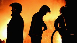 Rozvodná skriňa v plameňoch. V Bratislave evakuovali bytovku