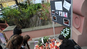 ONLINE: Polícia zverejnila mená obetí tragickej nehody. Ľudia pália sviečky na pietnych miestach