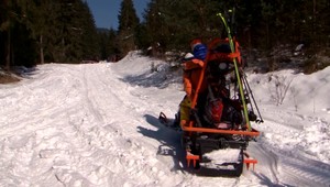 Dávida (22) hľadajú psovodi, záchranári aj letka ministerstva