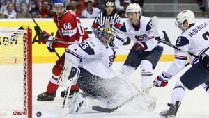 V úvodnom štvrťfinále MS úradoval hetrikom Jágr, Česi zdolali USA 4:0