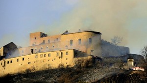 Krásna Hôrka má provizórnu strechu