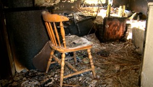 Požiar s tragickými následkami. Muž zomrel v spánku, keď mu horel dom