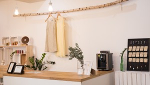 Ďalší obyčajný second hand plný obnosených harabúrd? Neverte tomu. Nosene je iné! Voňavé a krásne.