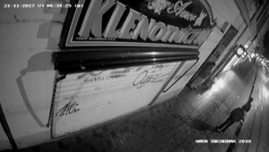 Zlodeji po sebe nechali na Obchodnej ulici spúšť, zachytila ich kamera