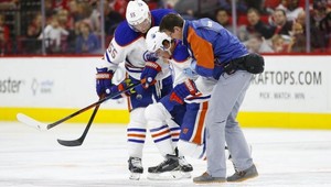 Kardinálna smola! Jakupova z Edmontonu zranil rozhodca