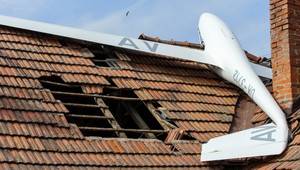 Strechu poškodenú od vetroňa nechce nikto opraviť, manželia z Nitry sú zúfalí