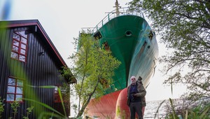 Loď narazila vo fjorde len pár metrov od domu spiaceho muža. Prebudil ho až zvonček