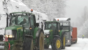 Sninský okres prekvapila snehová kalamita, vodiči museli na cestách jeden druhého tlačiť