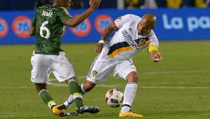 De Jong sa opäť predviedol. Poslal súpera na invalidný vozík