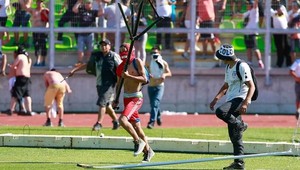 Na ihrisku ako na bojisku. Takéto majstrovské oslavy nechceli