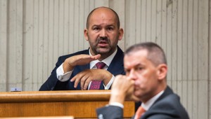 NR SR: Kollár vyradil z hlasovania zmeny v DPH aj Matovičovo bločkovné. Voli sa ochranca práv aj šéf UVO