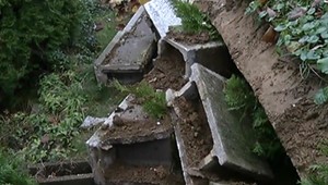 Vo Vranove nad Topľou sa zosunul svah