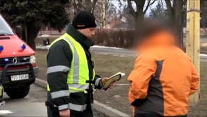 Ministerka kritizuje policajtov, ktorí za sto dní nezobrali vodičák kolegovi, ktorý havaroval opitý