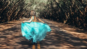 Must-have maxišaty tohto leta: Na svoje si prídu aj nízke ženy a bacuľky