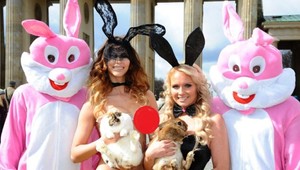 Najsexi veľkonočný zajac! Modelka oslavovala sviatky nahá v meste!