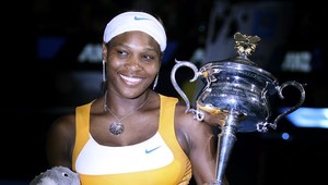 Serena Williamsová obhájila titul vo dvojhre, vyrovnala rekord Kingovej