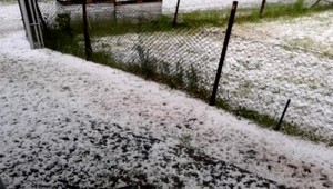 Prešovom sa prehnala silná búrka, škody stále odstraňujú