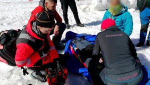 Dievča spadlo z kotvy. Po dlhom páde zostalo v bezvedomí