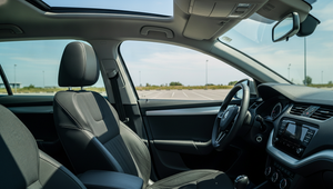 Ako si rýchlejšie vychladiť auto? Vďaka tomuto triku sa už po naštartovaní nespotíte