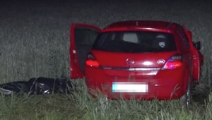 Vodič neprežil náraz v plnej rýchlosti do stromu. Zostali po ňom tri deti