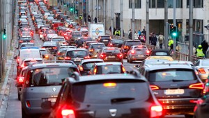 V Bruseli trvá najvyšší stupeň ochrany, školy a metro otvoria v stredu
