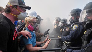 Odborník na americkú politiku: Trumpovi protesty pomôžu