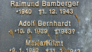 Niekto sekerou poškodil pomník detí, ktoré sa narodili a zahynuli v nacistickom koncentračnom tábore