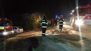 Rodinné domy v plameňoch. V obci zasahovali desiatky hasičov