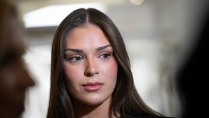 Škandál vo Fínsku: Miss prišla o korunku, položilo ju TOTO rasistické gesto