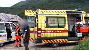 Muža mala privaliť guľatina. Záchranári ho vzali do helikoptéry a následne ho z nej aj vyniesli naspäť