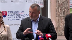 Krajniak prichádza s návrhom na rodičovský bonus: Kritizuje ho aj rezort financií