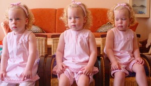 Z identických trojičiek sú už dospelé ženy: Pozrite sa, aké sú z nich kočky!